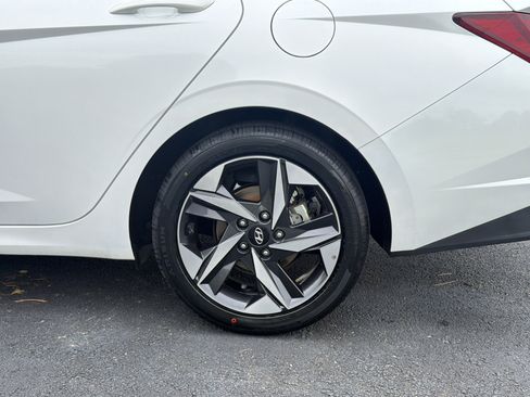 Used 2023 Hyundai Elantra SEL w/ Convenience Package FWD image 15