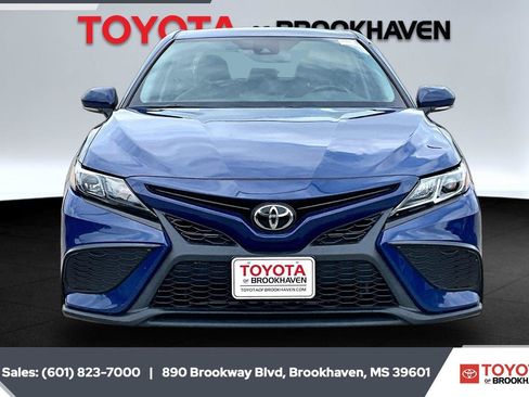 Used 2024 Toyota Camry SE FWD image 3