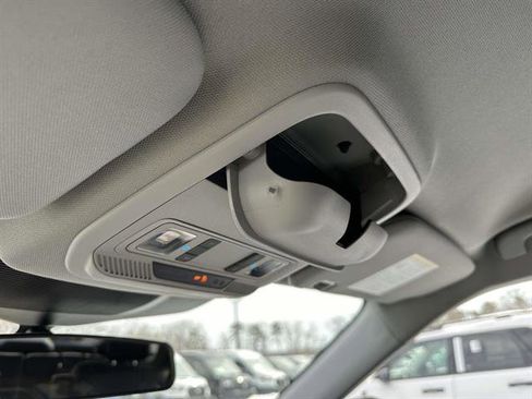 Used 2022 Ford Explorer XLT w/ Equipment Group 202A image 38