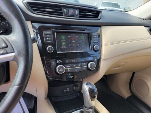 Used 2018 Nissan Rogue SL w/ Premium Package FWD image 18