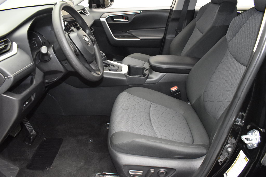 Used 2025 Toyota RAV4 XLE AWD/4WD image 13