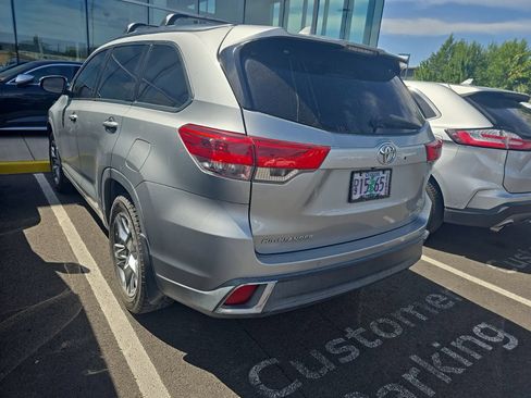 Used 2017 Toyota Highlander Limited AWD/4WD image 8