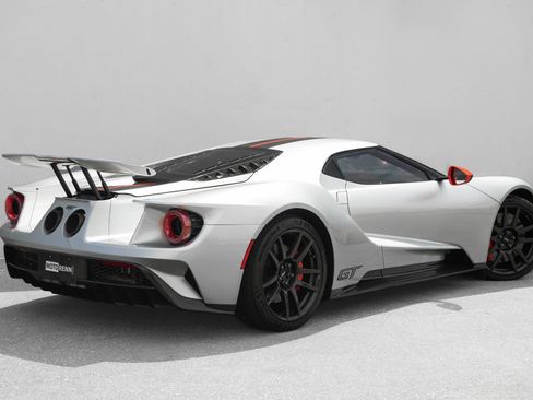 Used 2019 Ford GT RWD image 3