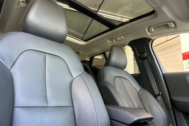 Certified 2026 Volvo XC40 B5 Plus AWD/4WD image 18