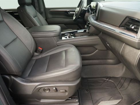 Used 2025 Chevrolet Tahoe Z71 w/ Comfort Package AWD/4WD image 21