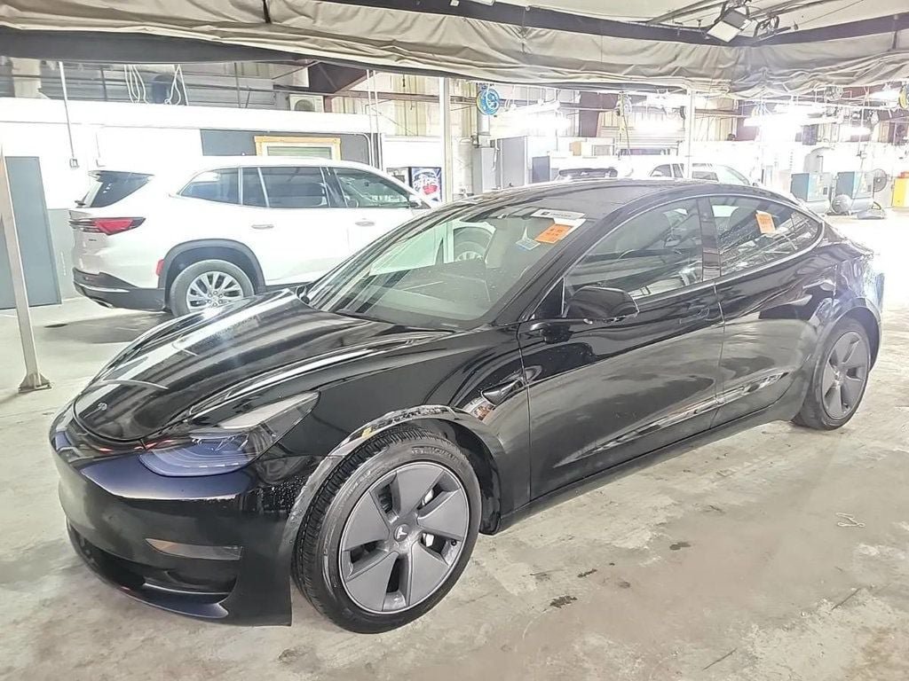 Used 2022 Tesla Model 3 Standard Range Plus RWD image 1