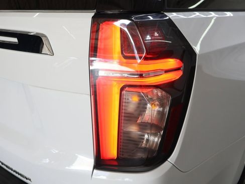 Used 2023 Chevrolet Suburban Premier image 29