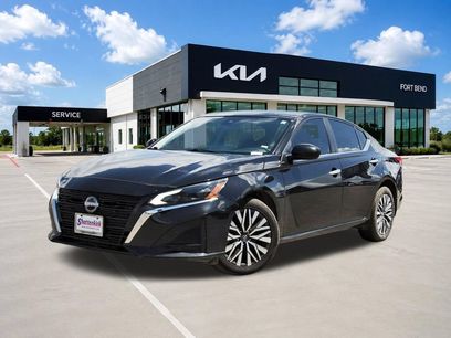 Used 2024 Nissan Altima 2.5 SV w/ SV Premium Package