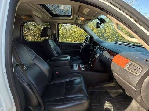 Used 2007 Chevrolet Tahoe LTZ w/ LTZ Preferred Equipment Group AWD/4WD image 29