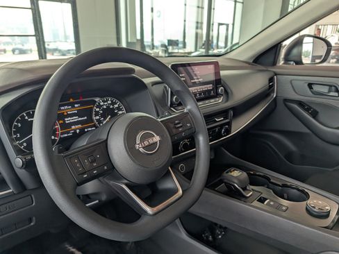 Used 2023 Nissan Rogue S AWD/4WD image 15