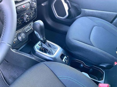 Used 2021 Jeep Renegade Latitude image 19