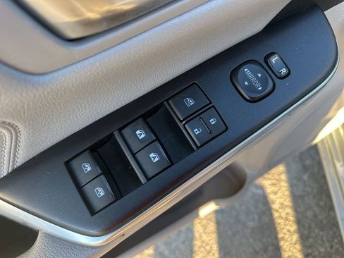 Used 2017 Toyota Camry XLE image 15