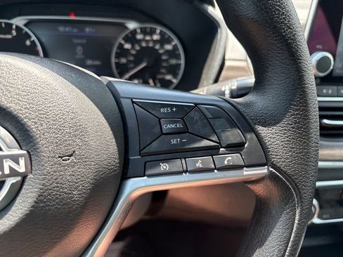 Used 2025 Nissan Altima 2.5 SV FWD image 12
