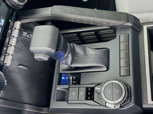 Certified 2025 Toyota Tacoma SR5 AWD/4WD image 17