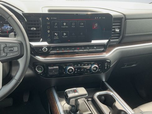 Used 2024 GMC Sierra 1500 Elevation w/ Elevation Premium Package AWD/4WD image 8