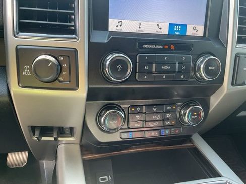 Used 2019 Ford F150 Lariat w/ FX4 Off-Road Package image 18