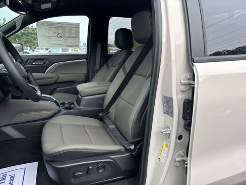 New 2026 Chevrolet Colorado ZR2 w/ Technology Package image 14