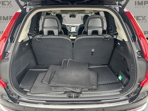 Used 2024 Volvo XC90 B6 Ultimate w/ Lounge Package image 32