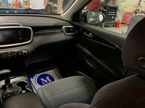Used 2019 Kia Sorento LX image 13