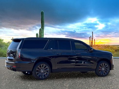 Used 2025 Cadillac Escalade ESV V AWD/4WD image 4