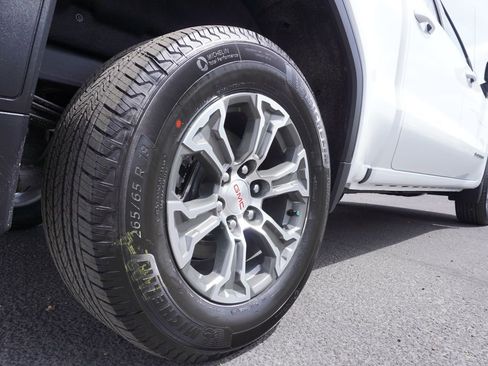 New 2026 GMC Sierra 1500 SLE image 6