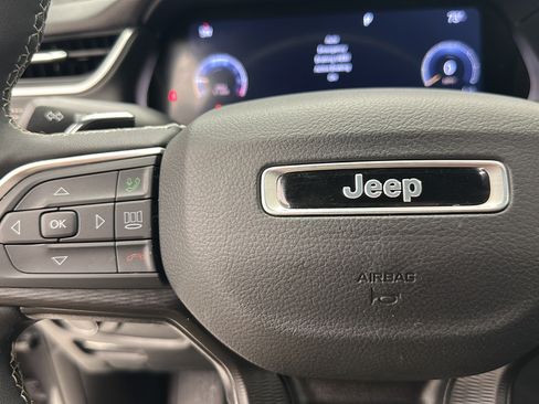Used 2024 Jeep Grand Cherokee Altitude AWD/4WD image 18