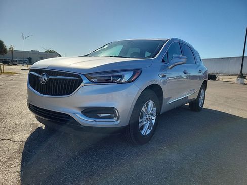 Used 2021 Buick Enclave Essence w/ Sound and Sites Package image 4