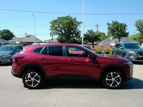 Used 2025 Chevrolet Trax RS w/ Driver Confidence Package FWD image 5