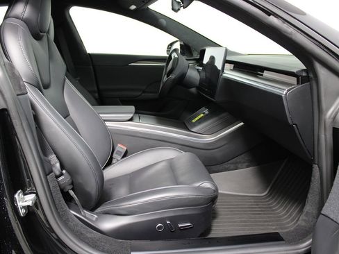 Used 2022 Tesla Model S Plaid image 11