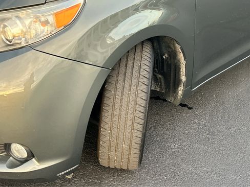 Used 2013 Toyota Sienna XLE image 50