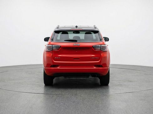 Used 2025 Jeep Compass Limited image 7