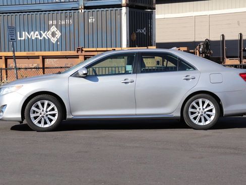 Used 2012 Toyota Camry XLE FWD image 5