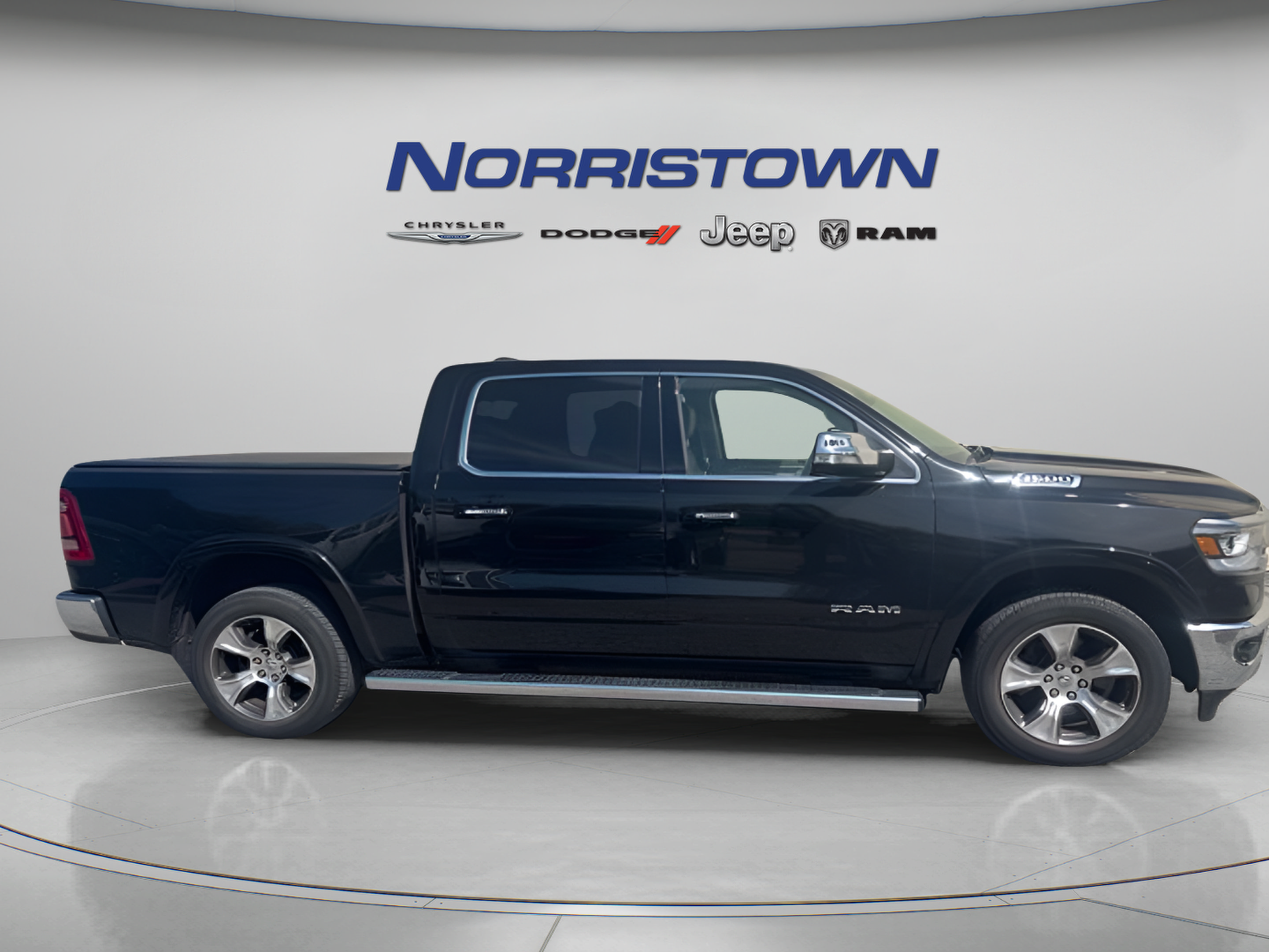 Used 2019 RAM 1500 Laramie AWD/4WD image 7