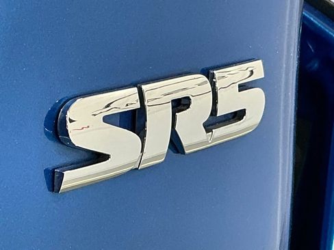 Used 2018 Toyota Tacoma SR5 w/ SR5 Appearance Package (SM) AWD/4WD image 6
