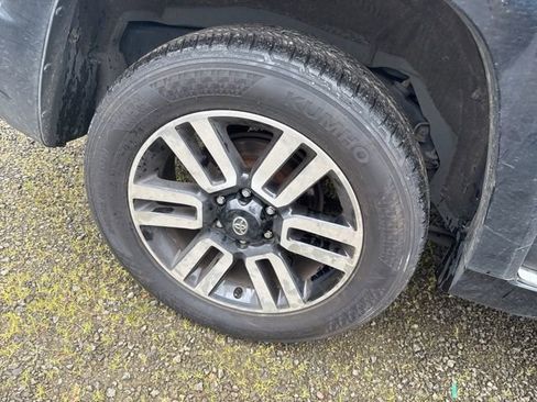 Used 2018 Toyota 4Runner Limited image 19