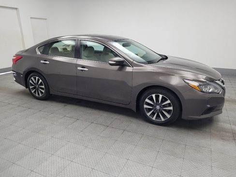 Used 2017 Nissan Altima 2.5 SV w/ Convenience Package FWD image 11