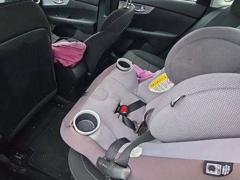 Used 2023 Kia Forte LXS w/ LXS Technology Package image 5