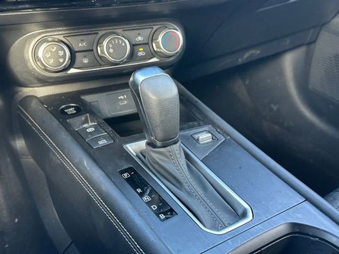 Used 2025 Nissan Kicks SV image 13