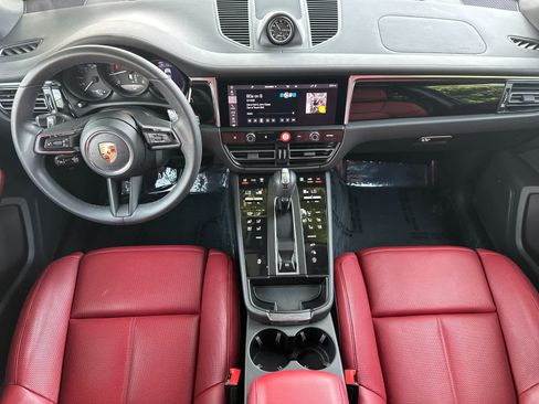 Certified 2025 Porsche Macan AWD/4WD image 6