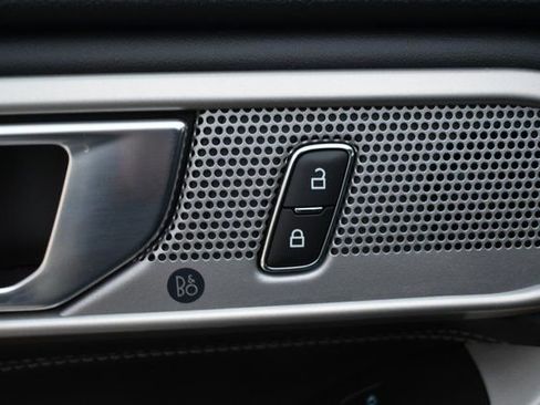 Used 2024 Ford Explorer Limited image 16