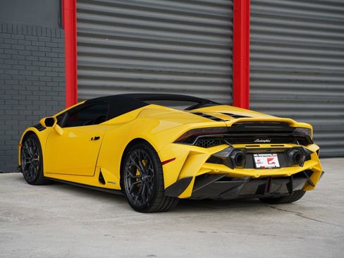Used 2022 Lamborghini Huracan EVO RWD image 6