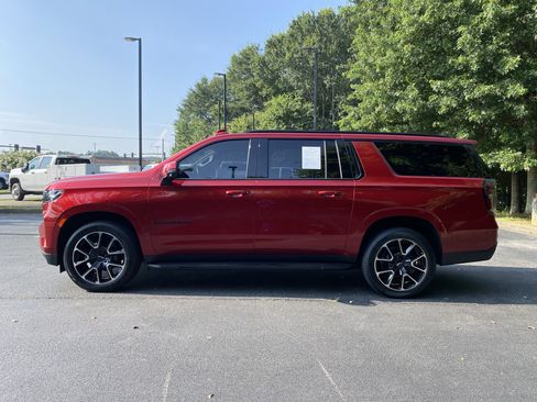Used 2022 Chevrolet Suburban RST w/ Luxury Package AWD/4WD image 6