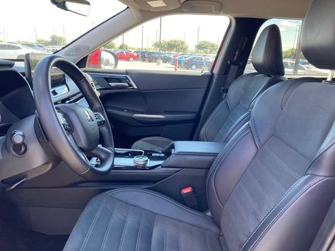 Used 2025 Mitsubishi Outlander SE FWD image 10
