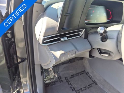 Used 2025 Hyundai Elantra SE image 12