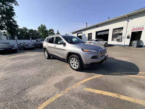 Used 2016 Jeep Cherokee Latitude AWD/4WD image 21