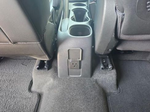 Used 2017 Chevrolet Trax LT w/ LT Convenience Package FWD image 23