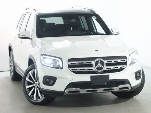 Used 2022 Mercedes-Benz GLB 250 4MATIC image 2