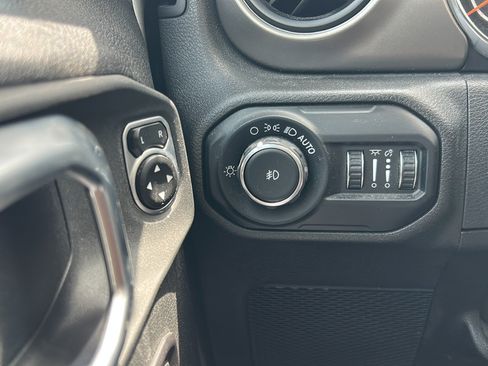 Used 2020 Jeep Wrangler Sport AWD/4WD image 30