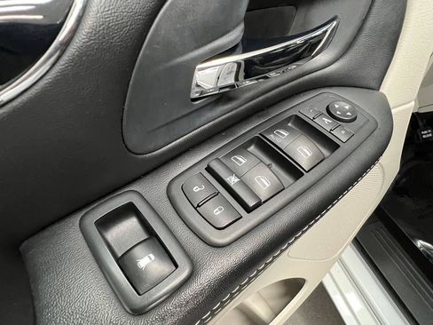 Used 2019 Dodge Grand Caravan SXT FWD image 23