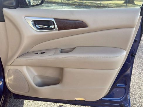 Used 2018 Nissan Pathfinder Platinum w/ Cargo Package image 20